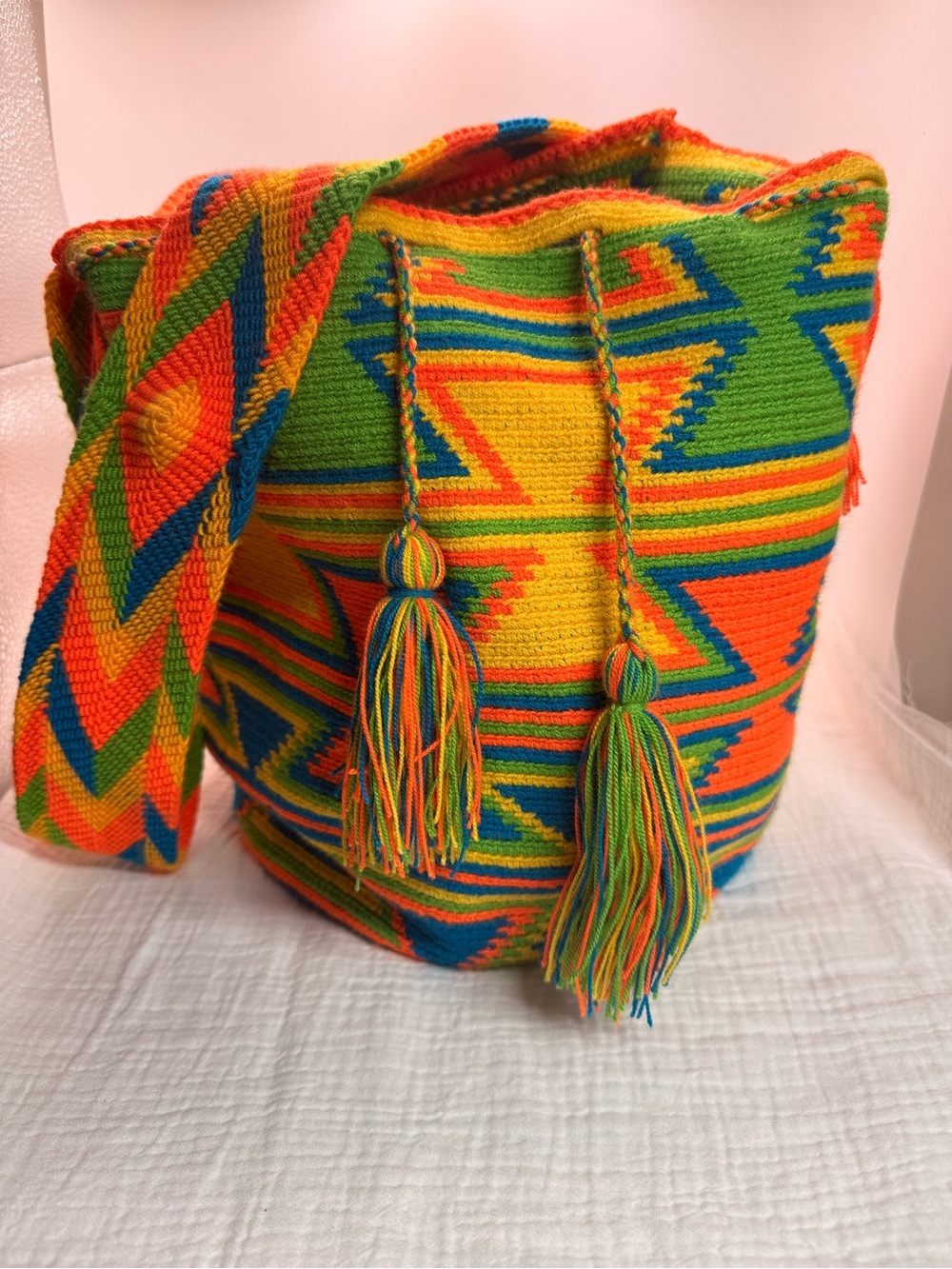 Wayuu Mochila Bag Vibrant Multi-Color Pattern Hand Made Bucket Bag Columbia